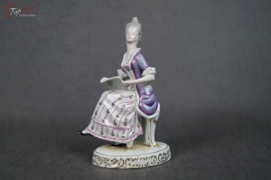 Porcelana Hollohaza Węgry lata 60  Markiza z nutami. Okaz!!!