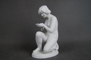 Porcelana Wallendorf biała figura akt kobiety