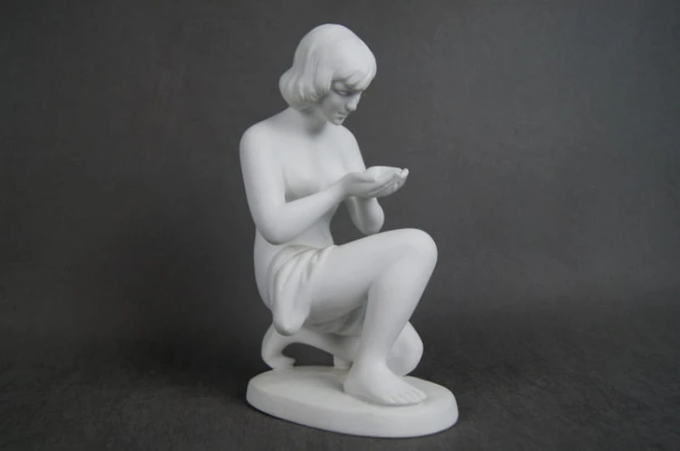 Porcelana Wallendorf biała figura akt kobiety