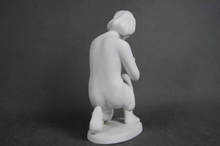 Porcelana Wallendorf biała figura akt kobiety
