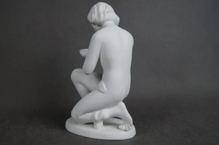 Porcelana Wallendorf biała figura akt kobiety