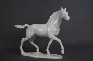 Porcelana Hutschenreuther duża figura koń w kłusie