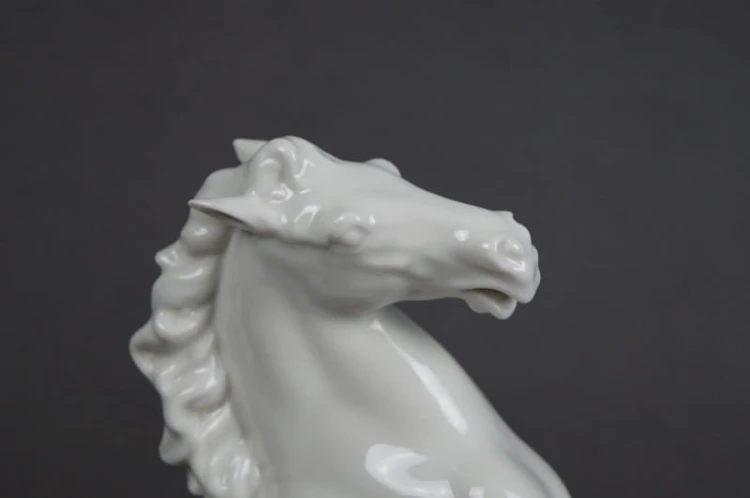 Koń biała porcelanowa figura Hutschenreuther