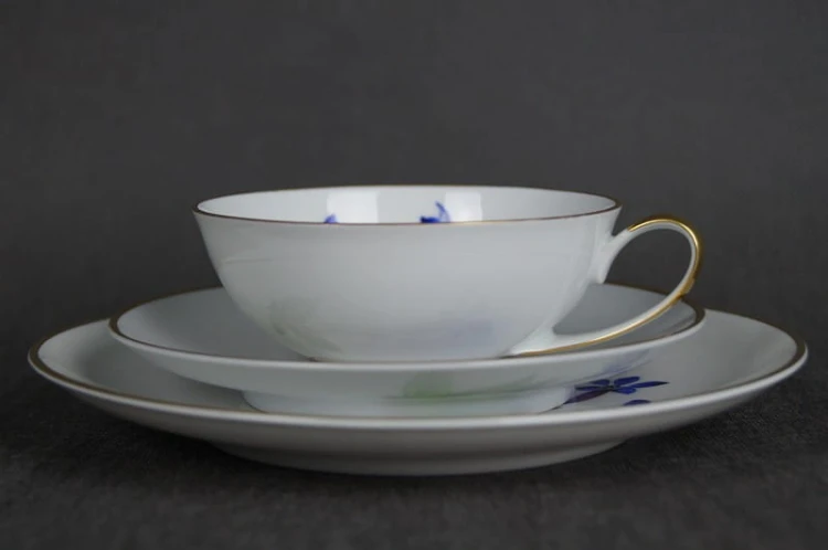 Porcelana Hutschenreuther kwiat Szafranu na śniadaniówce