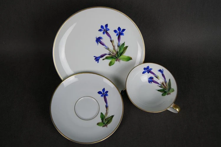 Porcelana Hutschenreuther kwiat Szafranu na śniadaniówce