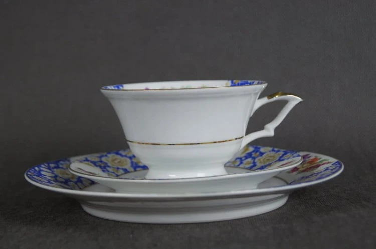 Ukwiecony biały zestaw śniadaniowy porcelana Bayer Ostmark