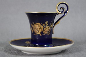 Kobaltowe cacko do mokki złote róże porcelana Lindner