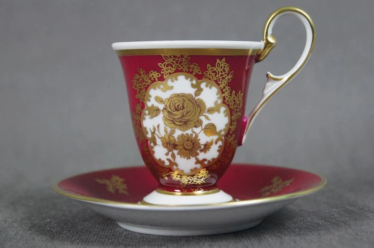Burgundowe cacko do espresso złote kwiaty Rudolf Wachter