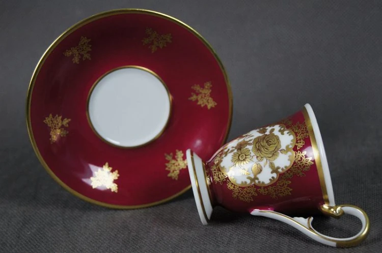 Burgundowe cacko do espresso złote kwiaty Rudolf Wachter