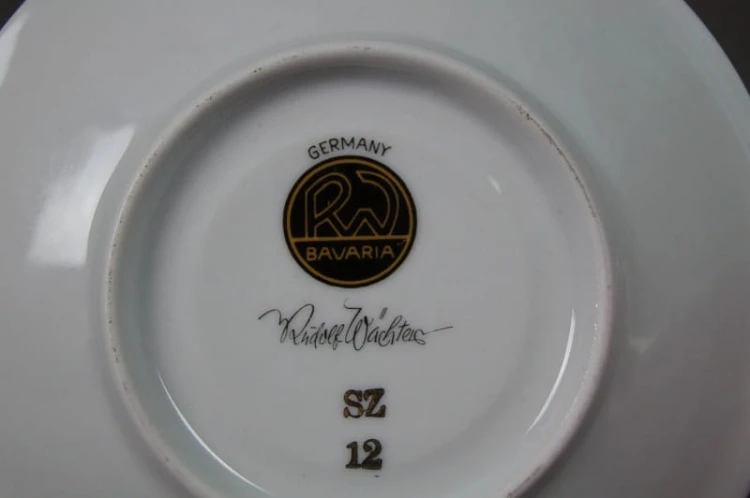 Burgundowe cacko do espresso złote kwiaty Rudolf Wachter