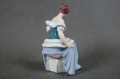 Dama ze zwierciadłem figura porcelanowa Royal Dux