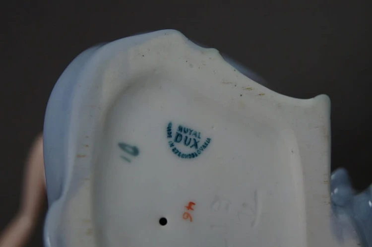 Dama ze zwierciadłem figura porcelanowa Royal Dux