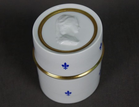 Duża bombonierka Porcelana Furstenberg z medalionem