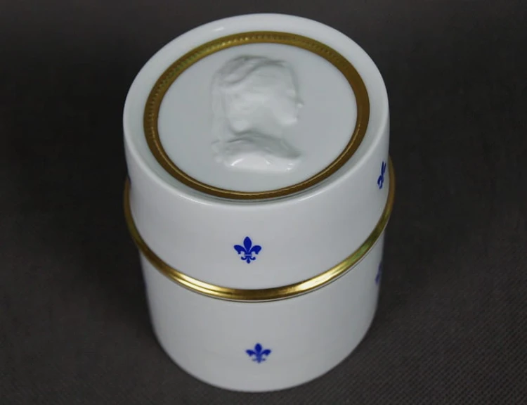 Duża bombonierka Porcelana Furstenberg z medalionem
