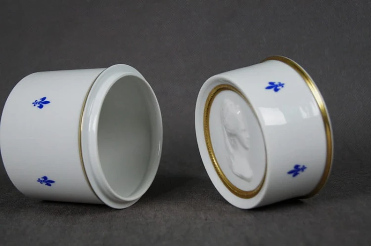 Duża bombonierka Porcelana Furstenberg z medalionem