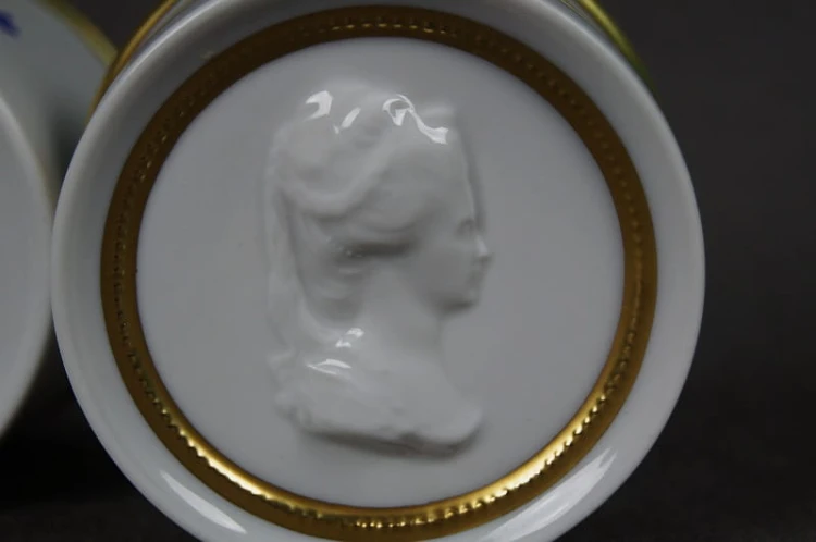 Duża bombonierka Porcelana Furstenberg z medalionem