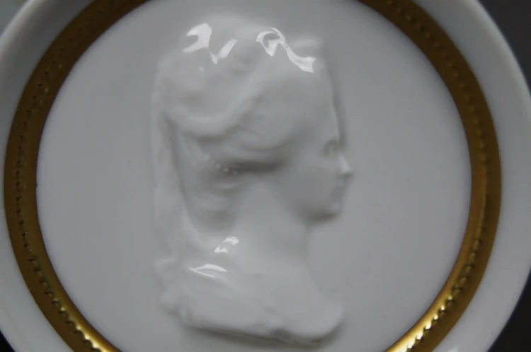 Duża bombonierka Porcelana Furstenberg z medalionem