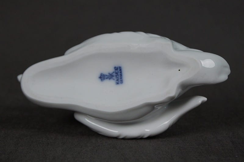 Pelikan z białej porcelany marka Kaiser