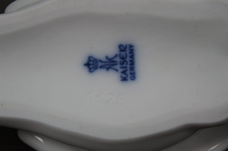Pelikan z białej porcelany marka Kaiser
