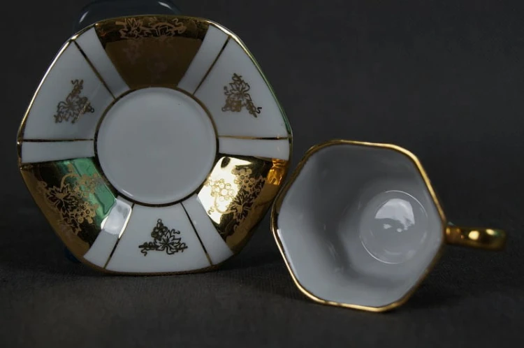 Porcelanowa filiżanka ze spodkiem do espresso