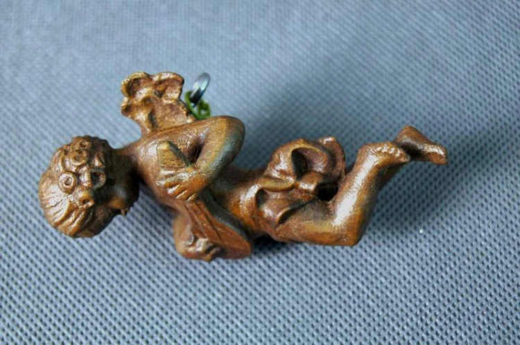 Rzeźba uskrzydlony aniołek z anielskiej orkiestry