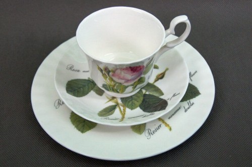 Roy Kirkham Redoute Rose Bone China śniadaniówka