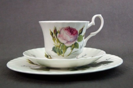 Roy Kirkham Redoute Rose Bone China śniadaniówka