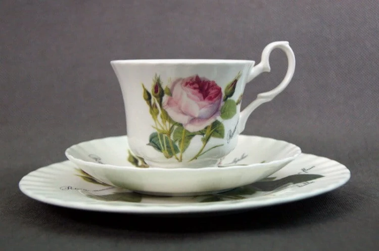 Roy Kirkham Redoute Rose Bone China śniadaniówka