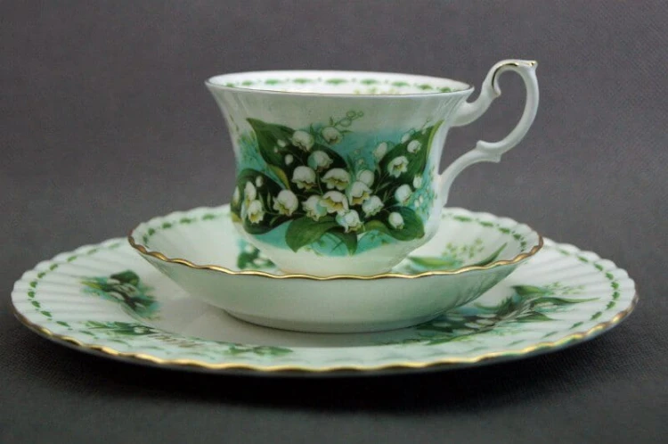 Majowe konwalie zestaw śniadaniowy porcelana Royal Albert