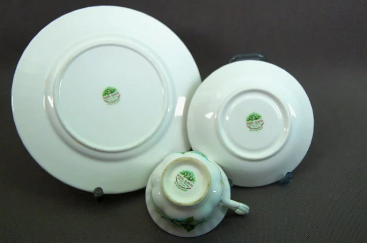 Majowe konwalie zestaw śniadaniowy porcelana Royal Albert