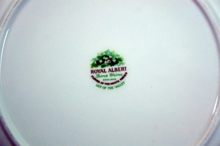 Majowe konwalie zestaw śniadaniowy porcelana Royal Albert