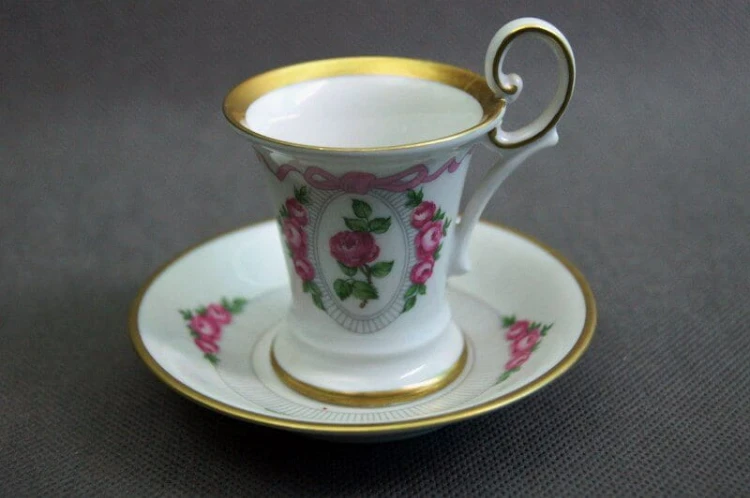 Porcelana Weimar - filiżanka ze spodkiem w róże
