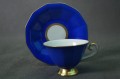 Piękna niebieska porcelanowa filiżanka do kawy