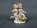 Porcelana Gerold - Dwa putta ze złotą kulą Okaz !!!