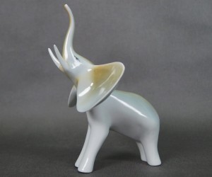 Słoń figurka z lat 60 węgierska porcelana Hollohaza