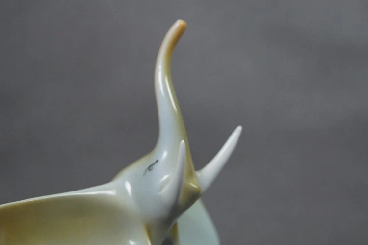 Słoń figurka z lat 60 węgierska porcelana Hollohaza