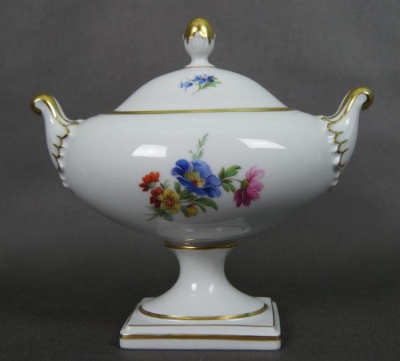 Porcelana Kaiser duża bomboniera kwiatowa piękność