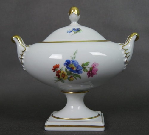 Porcelana Kaiser duża bomboniera kwiatowa piękność