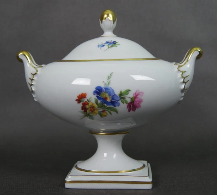 Porcelana Kaiser duża bomboniera kwiatowa piękność