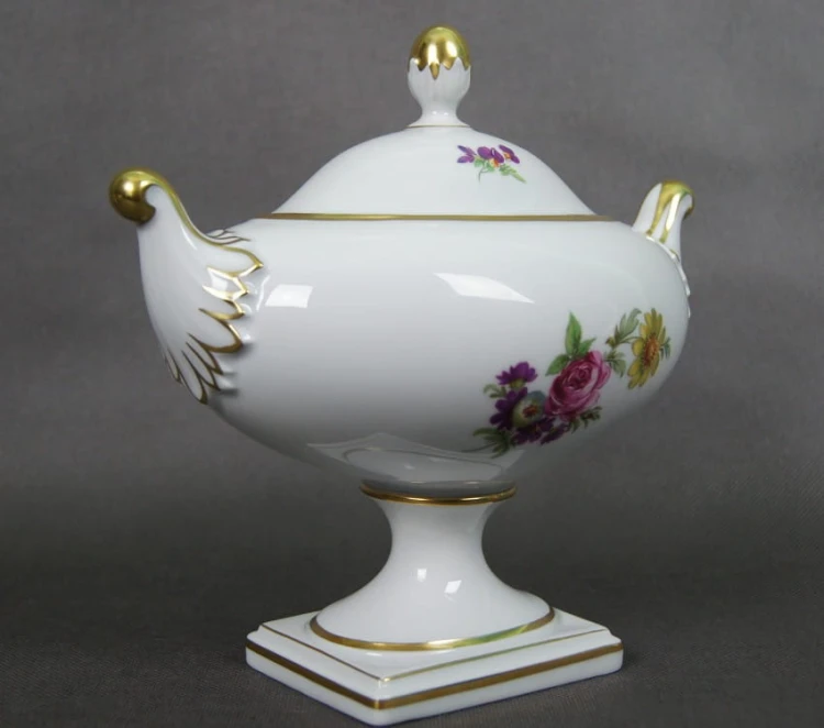 Porcelana Kaiser duża bomboniera kwiatowa piękność