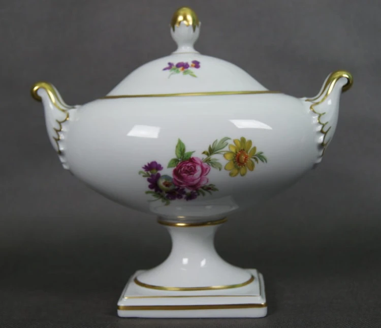 Porcelana Kaiser duża bomboniera kwiatowa piękność