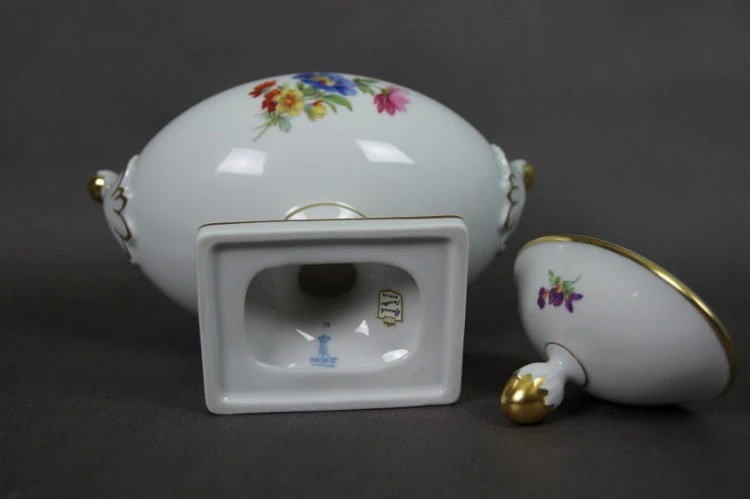 Porcelana Kaiser duża bomboniera kwiatowa piękność
