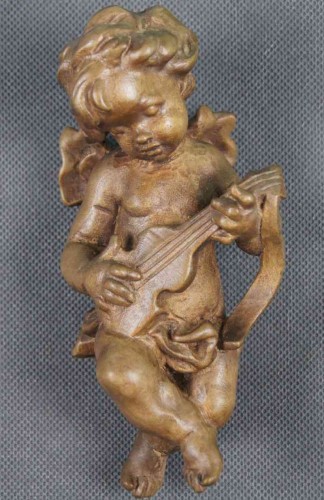 Rzeźba aniołek z mandoliną z anielskiej orkiestry