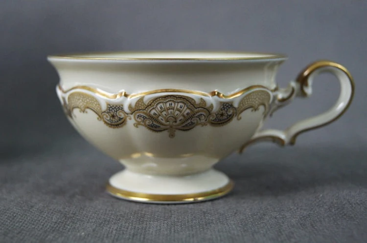 Lorenz Hutschernreuther porcelanowa finezyjna śniadaniówka