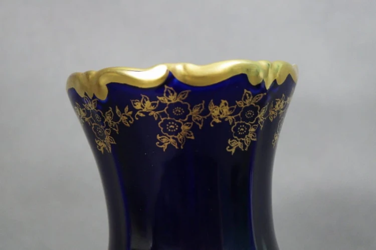 Porcelana Kahla kobaltowy wazon