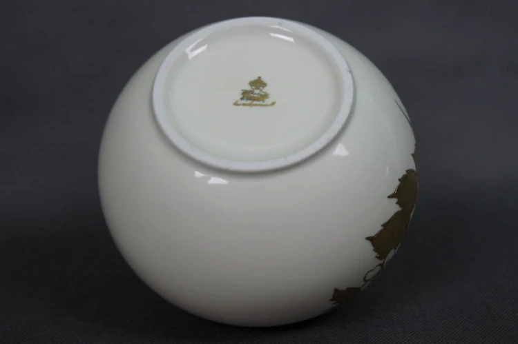 Wazon elfenbein ręcznie malowany - niemiecka porcelana Volkstedt