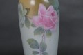 Wazon w róże w pastelowych barwach stara porcelana