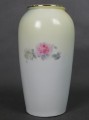 Wazon w róże w pastelowych barwach stara porcelana