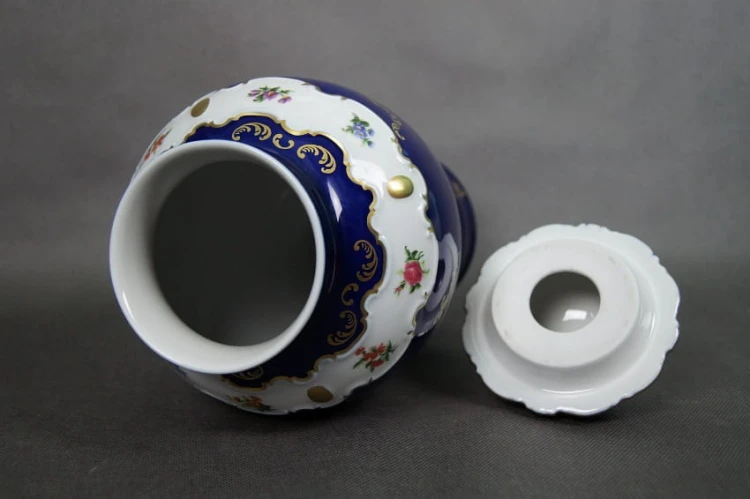 Duży imponujący wazon z przykrywą porcelana Wallendorf