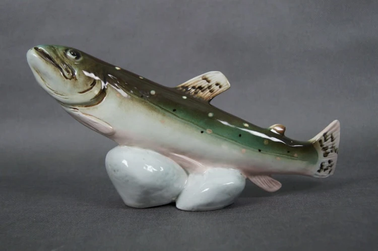 Rybapstrąg porcelanowa kolorowa duża figurka
